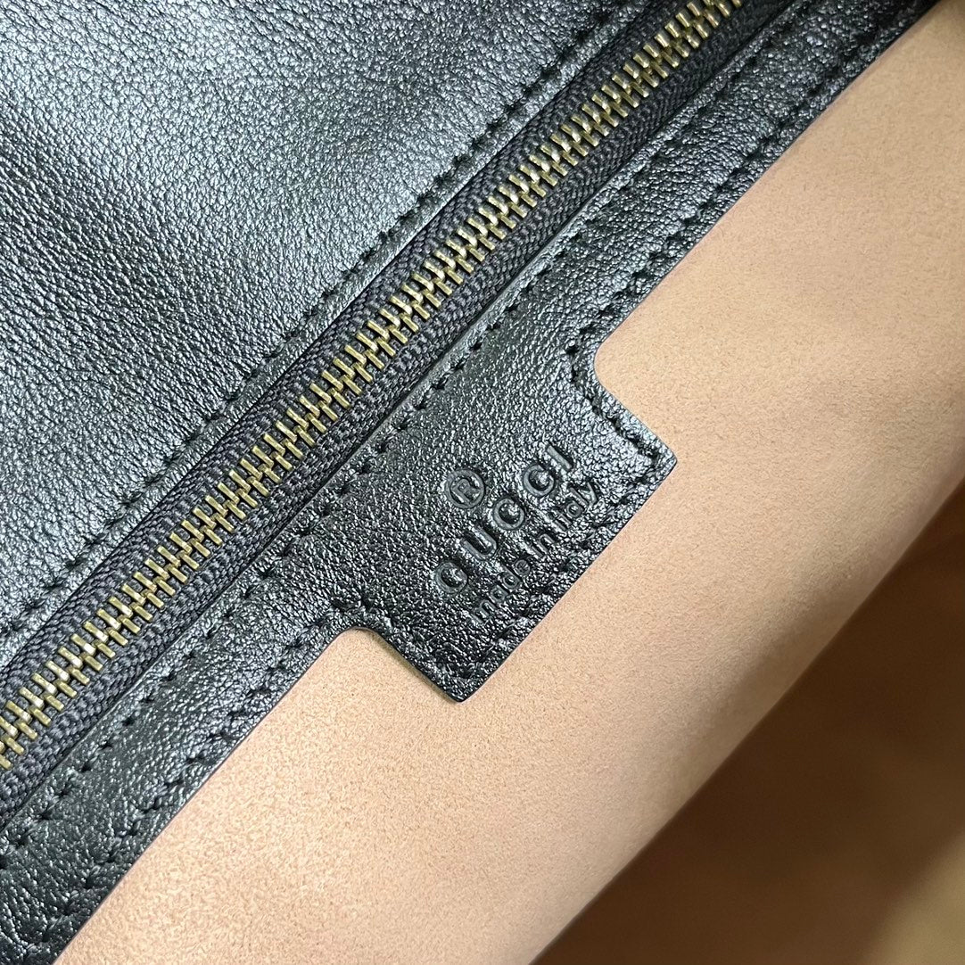 Gucci Diana Medium Shoulder Bag