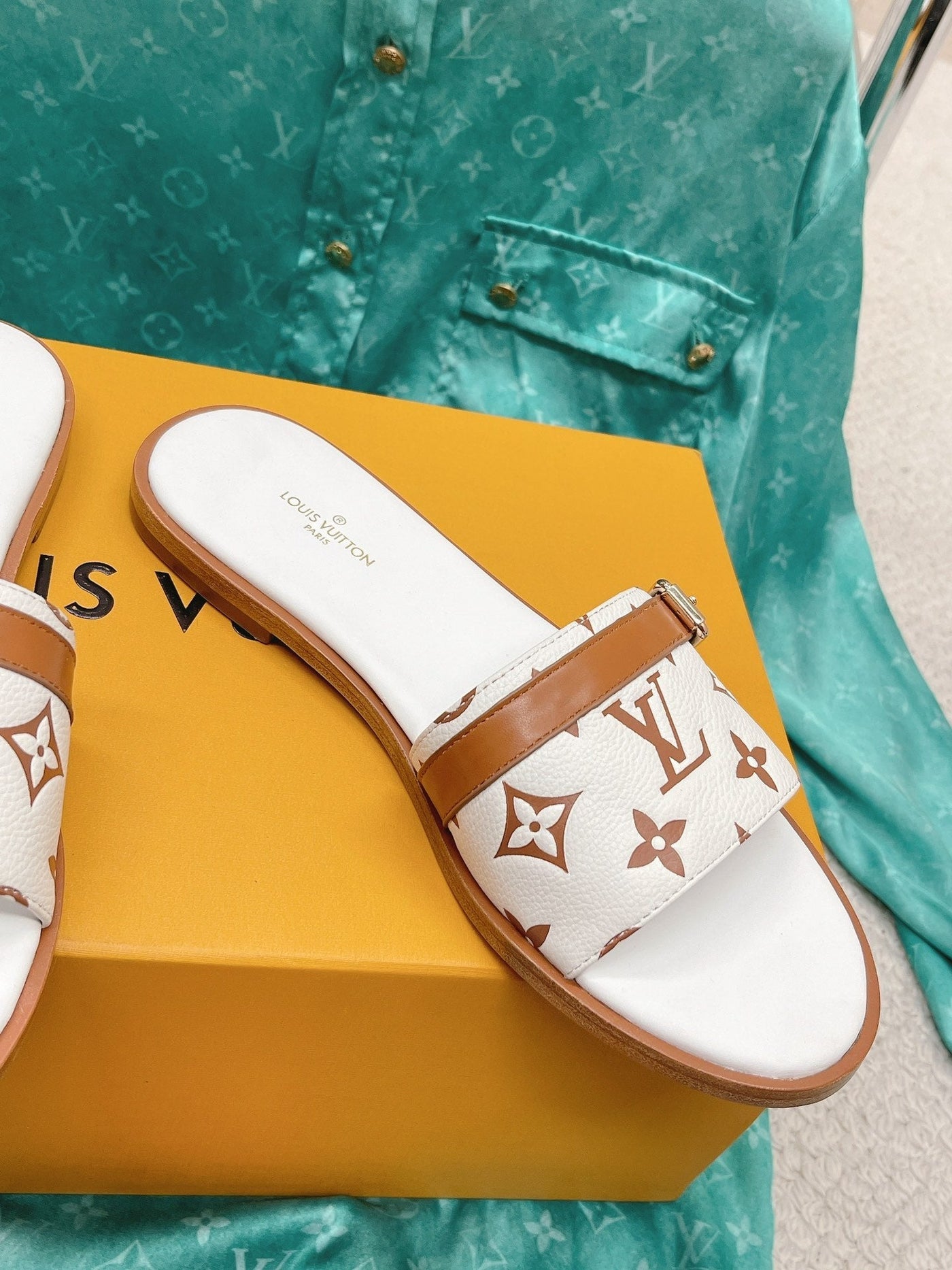 Louis Vuitton Lock It  Flat Mule