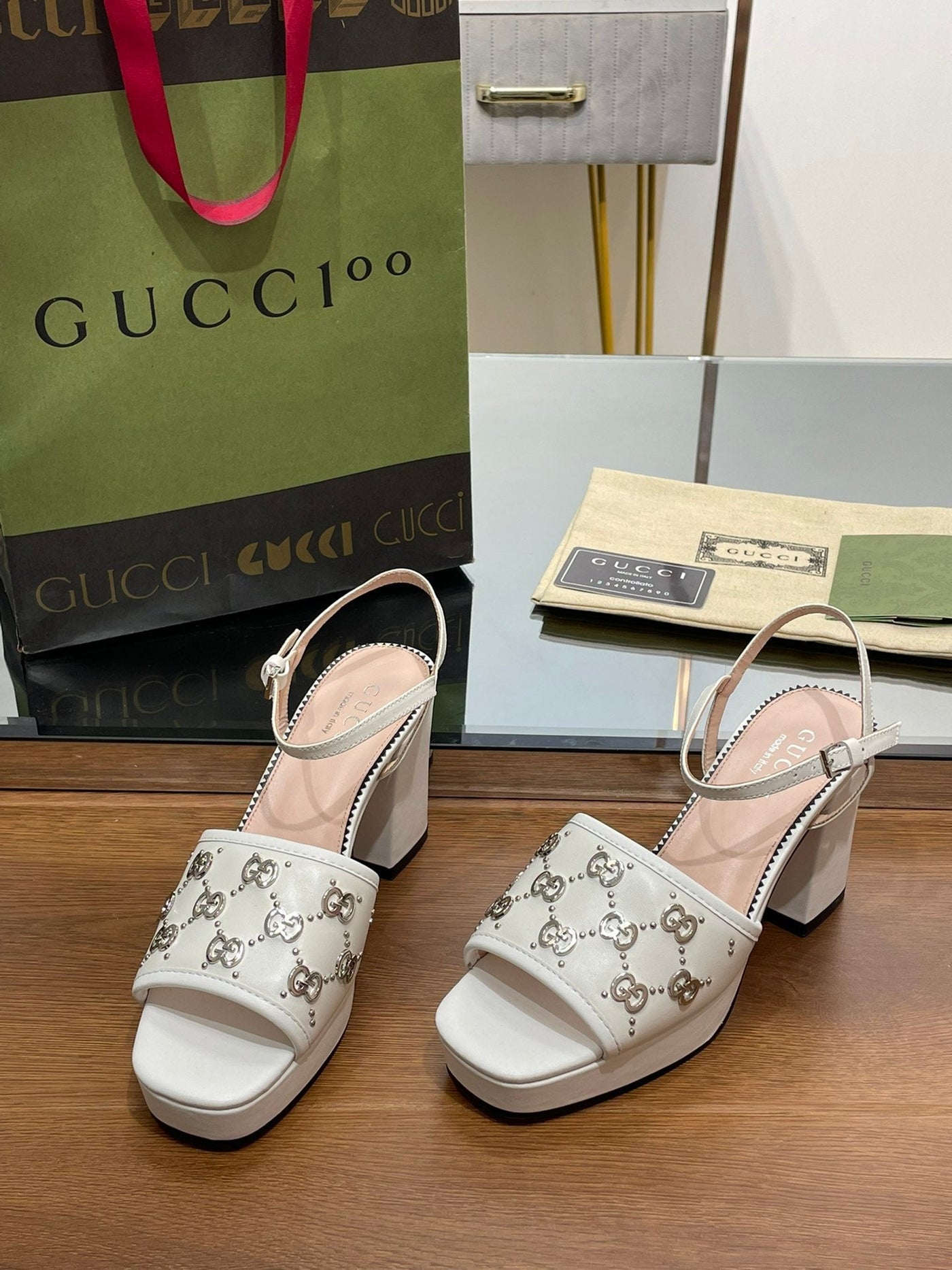 Gucci Interlocking G  Studs Sandal