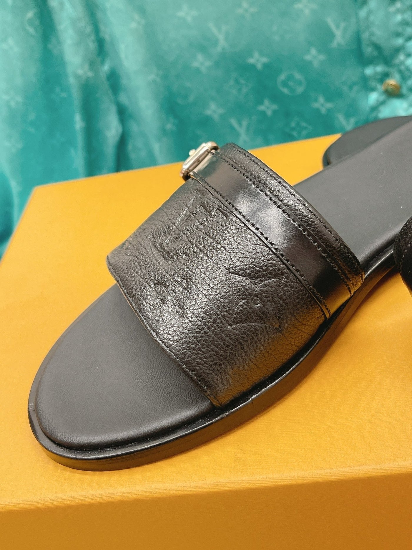 Louis Vuitton Lock It  Flat Mule