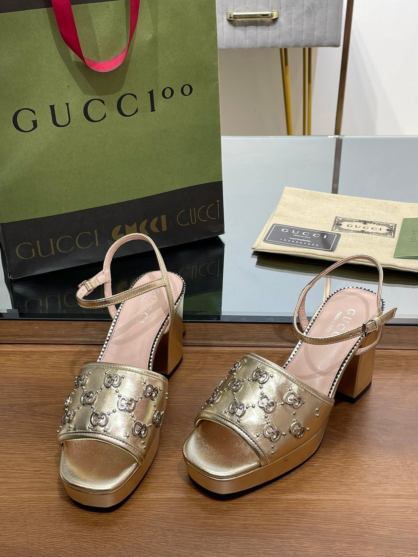 Gucci Interlocking G  Studs Sandal