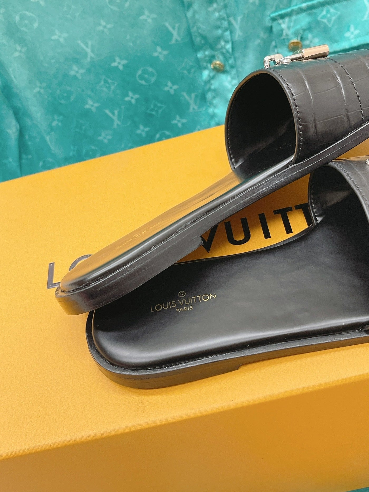 Louis Vuitton Lock It  Flat Mule