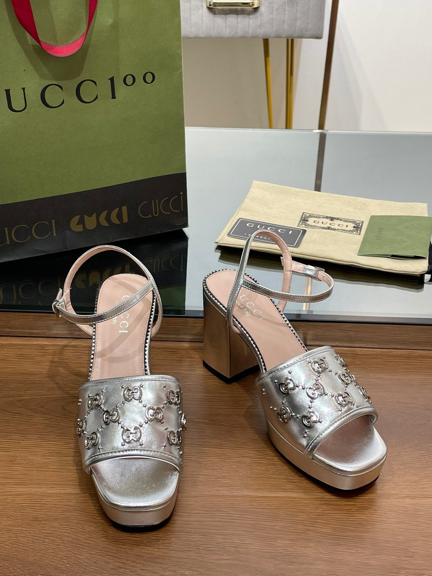 Gucci Interlocking G  Studs Sandal