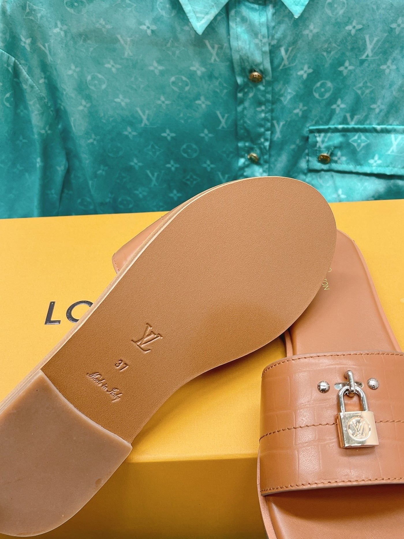 Louis Vuitton Lock It  Flat Mule