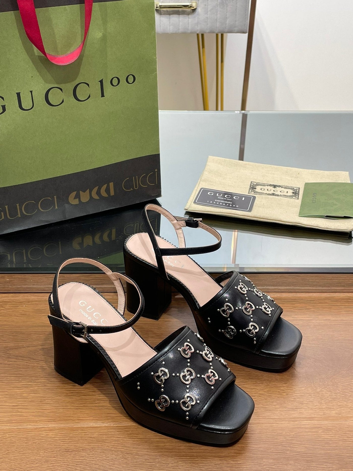 Gucci Interlocking G  Studs Sandal