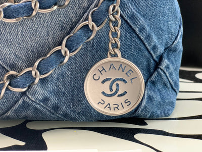 Chanel 22 Medium Handbag