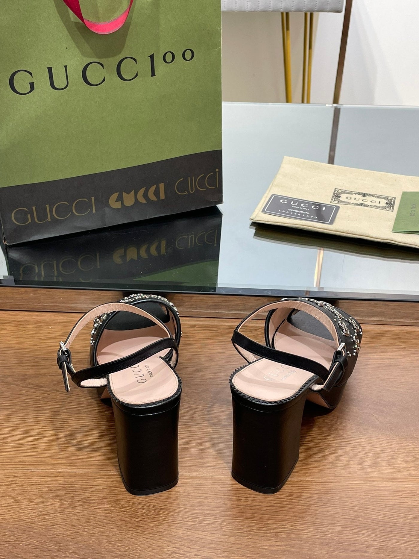 Gucci Interlocking G  Studs Sandal