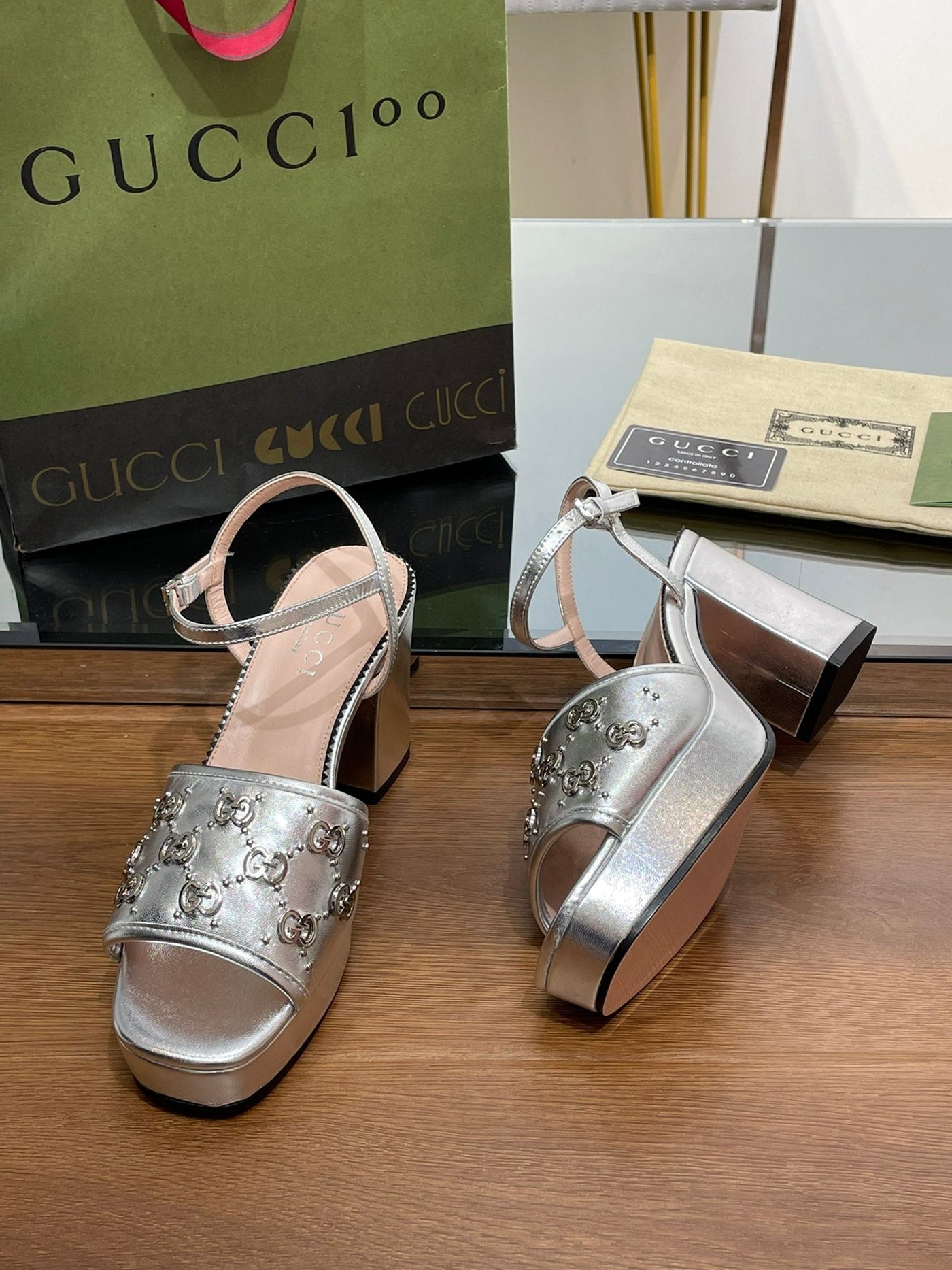 Gucci Interlocking G  Studs Sandal