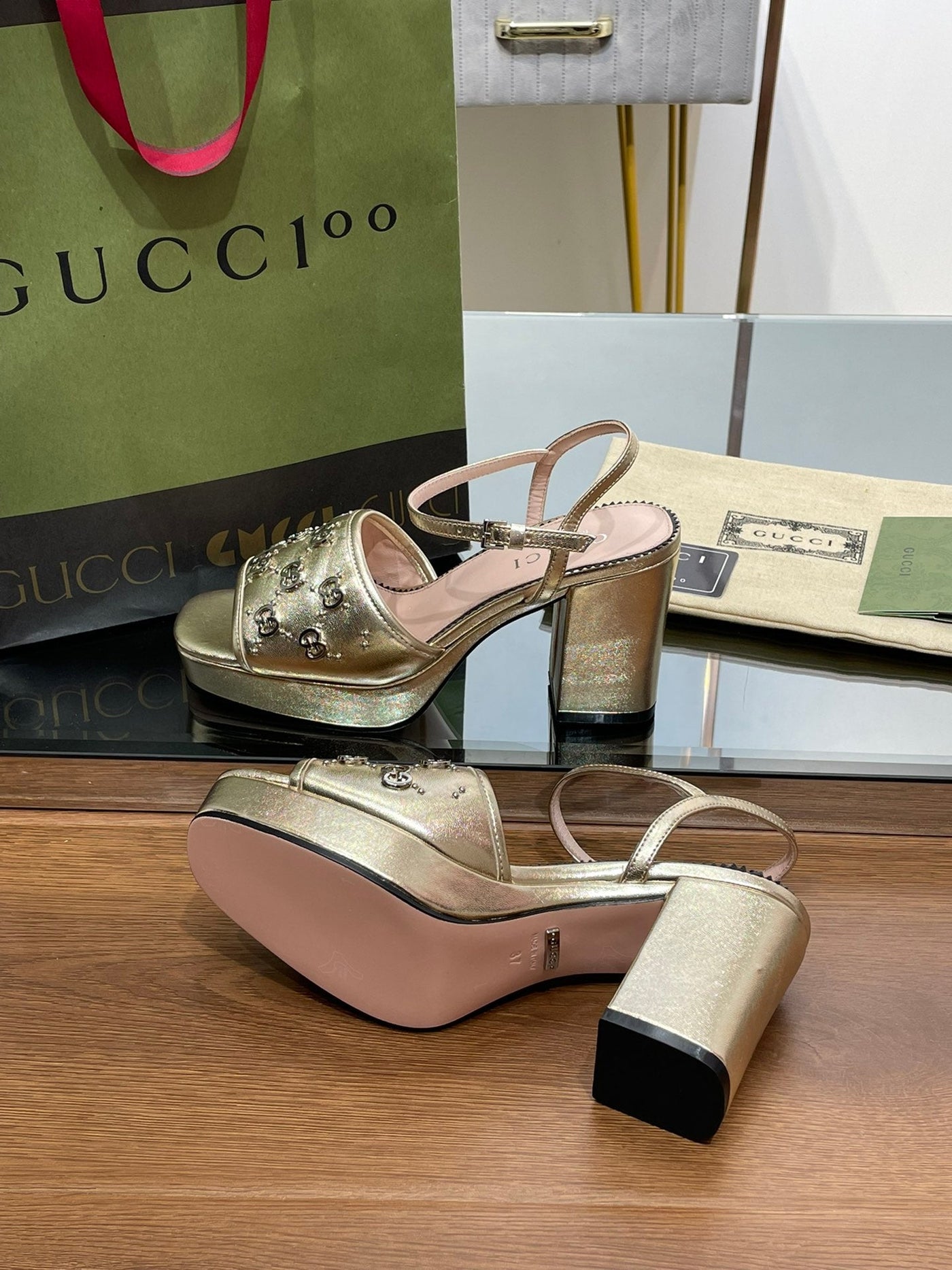 Gucci Interlocking G  Studs Sandal