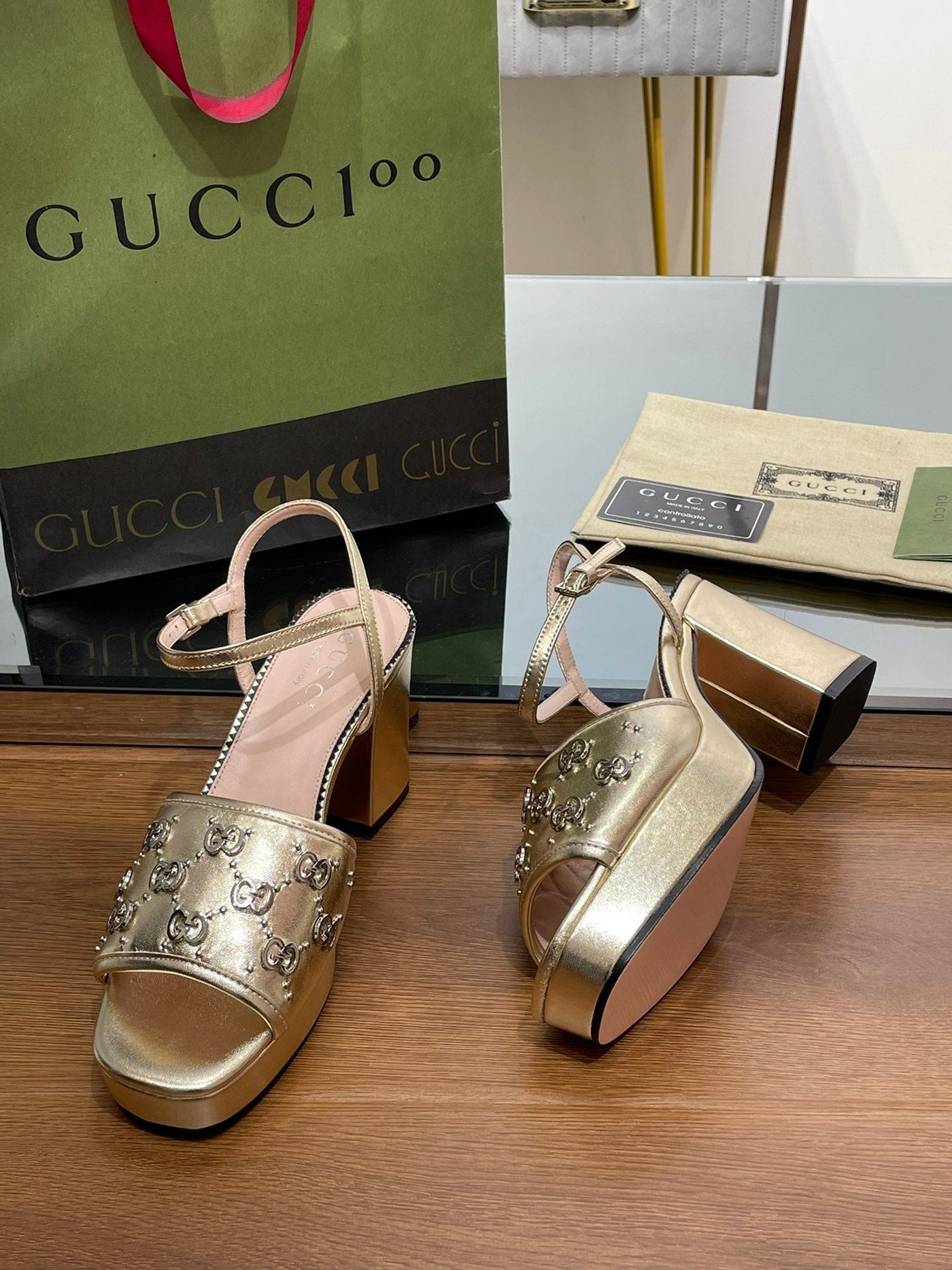 Gucci Interlocking G  Studs Sandal