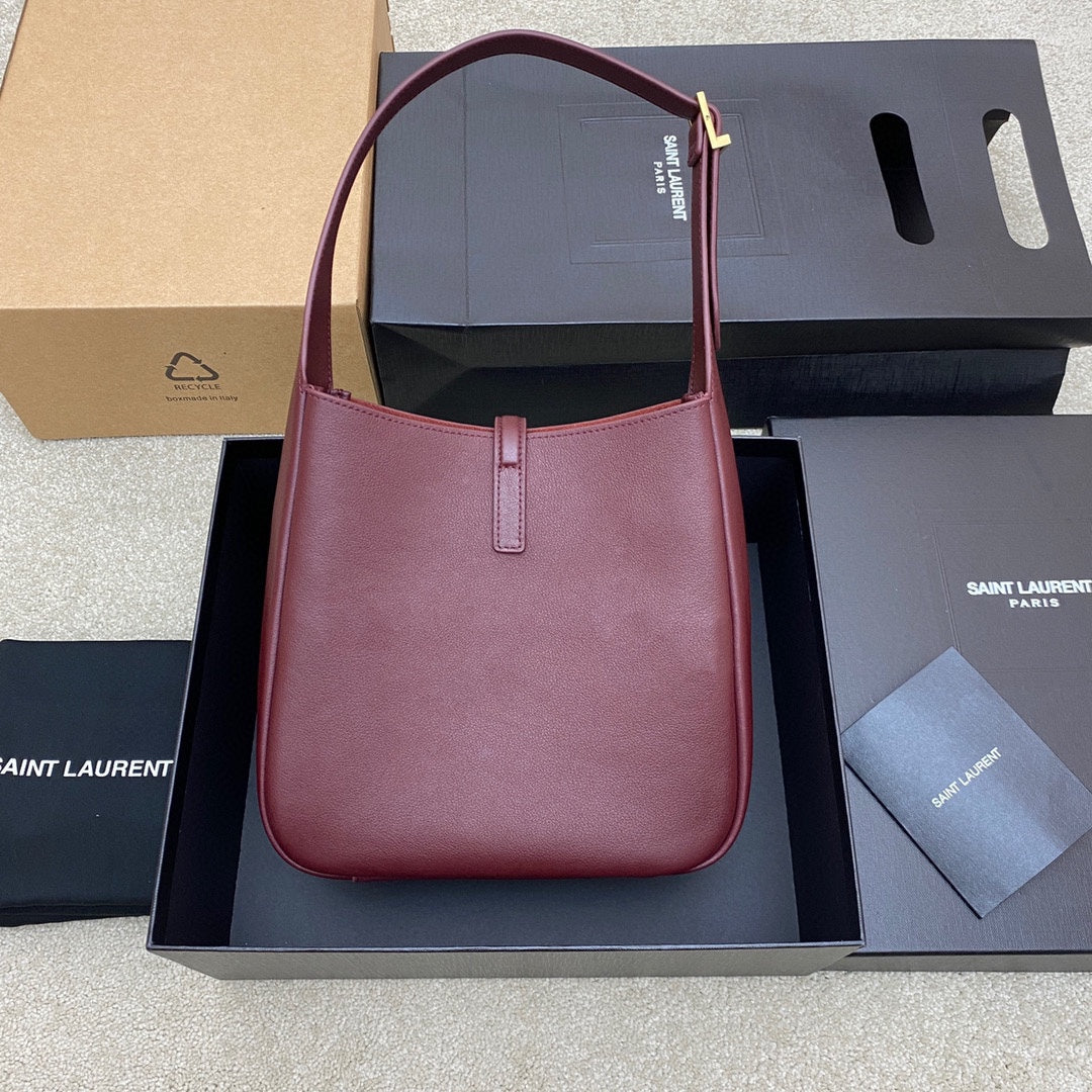 YSL LE 5 À 7 SOFT SMALL HOBO BAG IN SMOOTH LEATHER