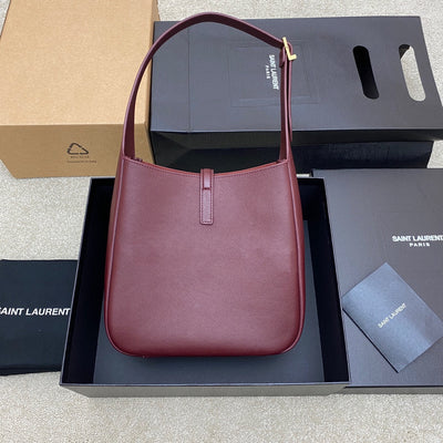 YSL LE 5 À 7 SOFT SMALL HOBO BAG IN SMOOTH LEATHER